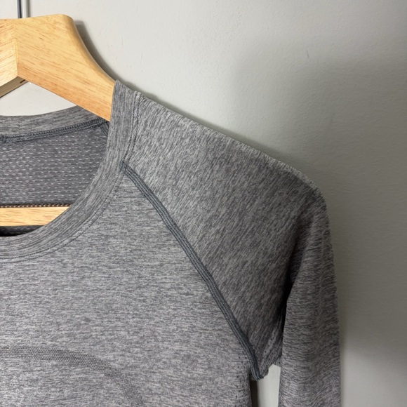 Lululemon Swiftly Tech 2.0 Waist Length Long Sleeve Slate/White Tee Shirt 930 - Picture 4 of 9